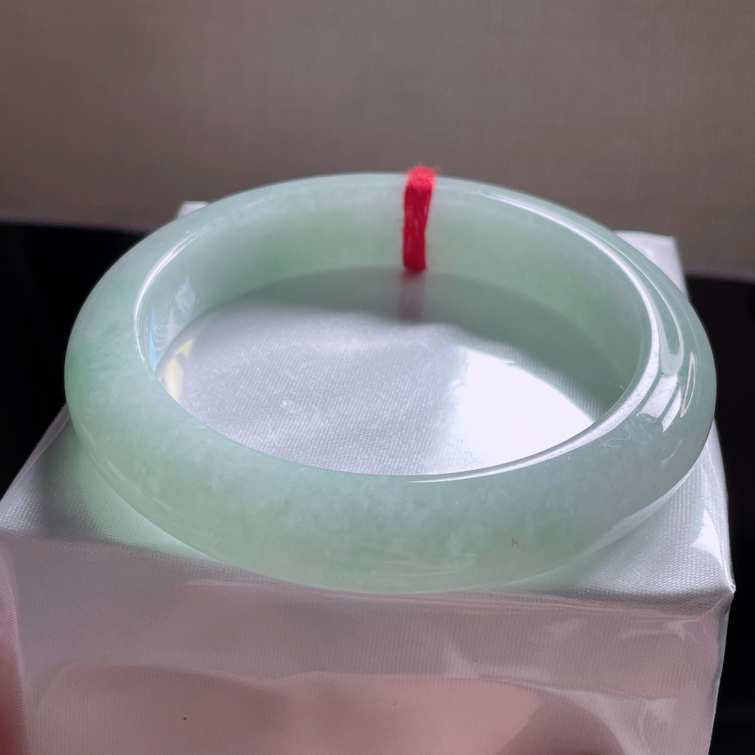 正品天然缅甸翡翠A货 糯种浅绿56.2圈正圈手镯时尚气质