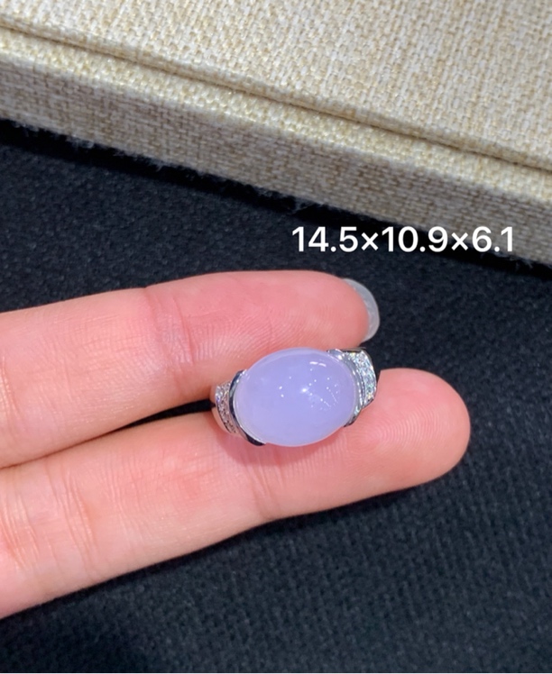 18K金镶嵌天然缅甸翡翠紫罗兰蛋面戒指