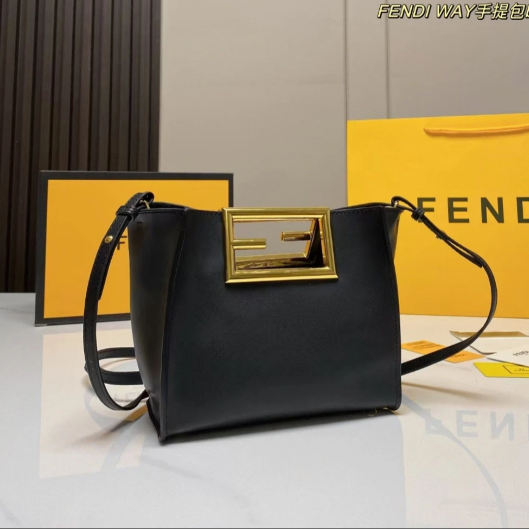 95新 FENDI/芬迪 芬迪黑金小号手袋 25110138-01