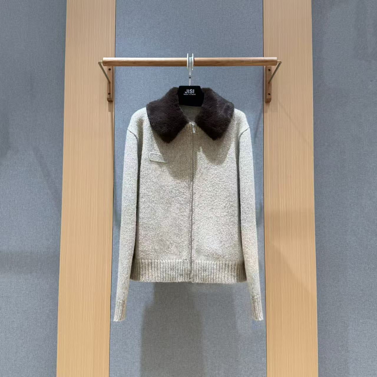 JISI 毛领拼接老钱针织厚毛衣外套-MZ25848A