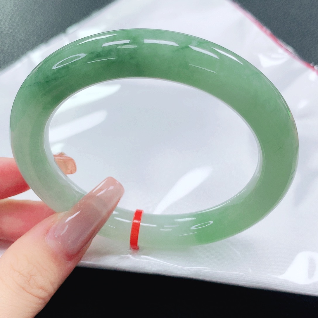 翡翠手镯未镶嵌57圈