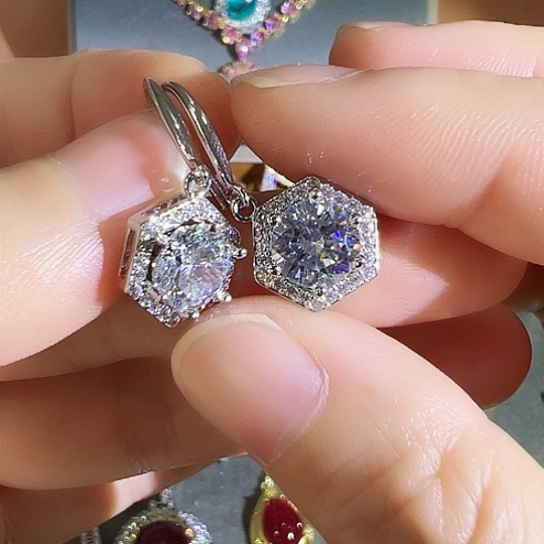 未镶嵌颈饰红宝石