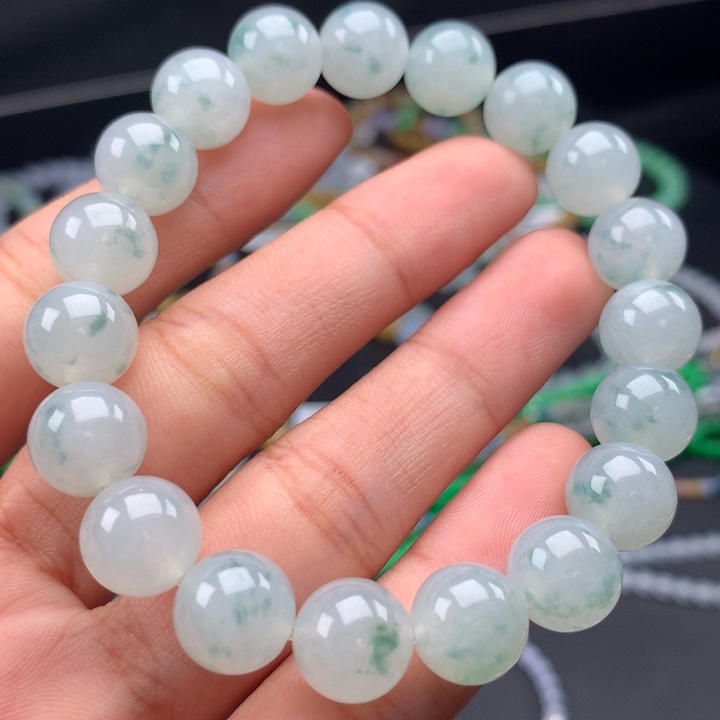 翡翠手镯未镶嵌卡
