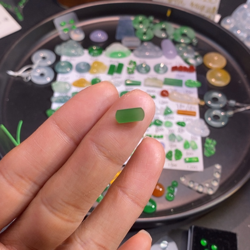 【闪购商品】翡翠挂件未镶嵌马鞍