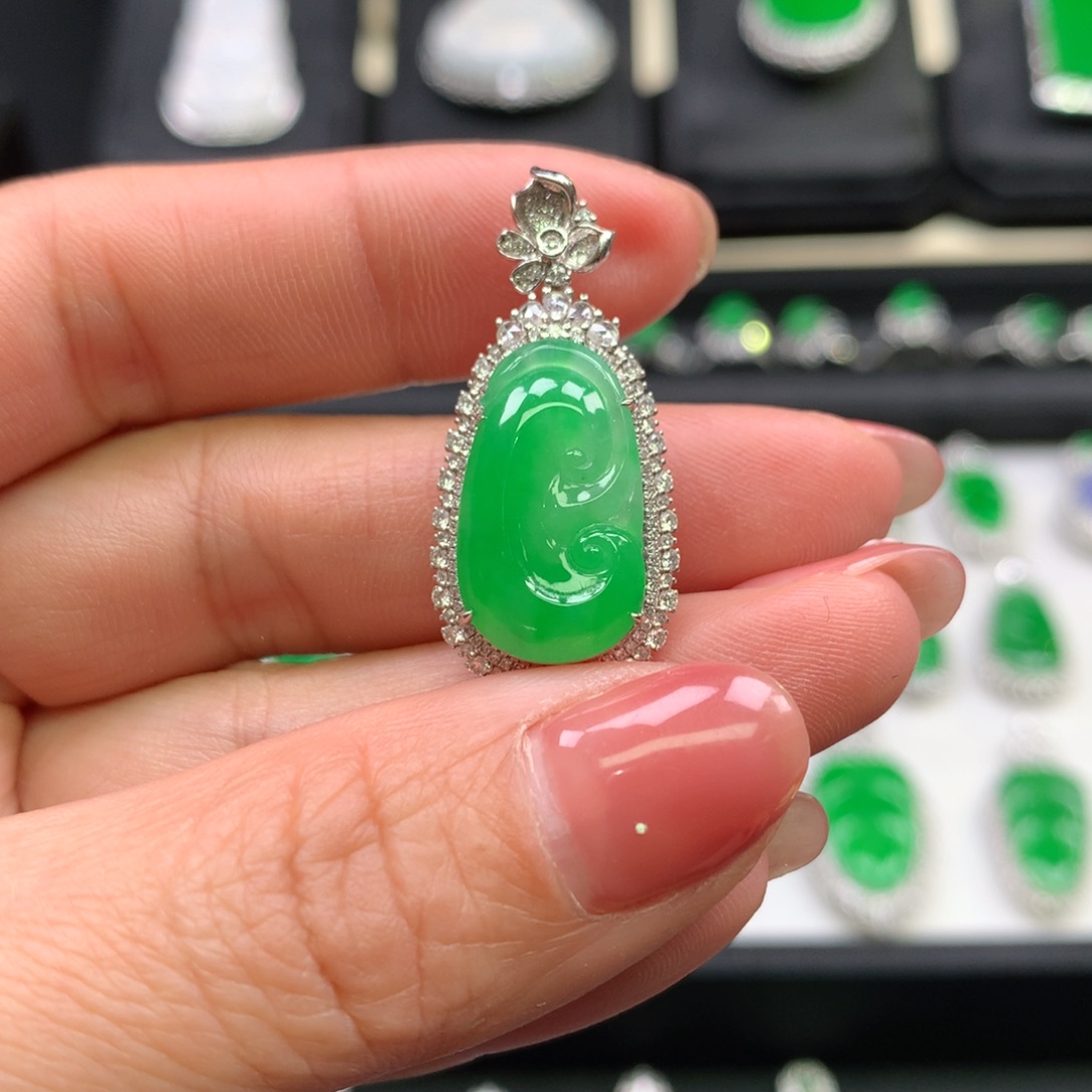 翡翠吊坠(不含链)18K金镶嵌