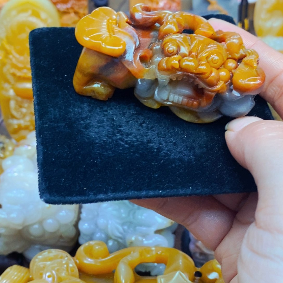 未镶嵌石英质玉（黄龙玉）吊坠(不含链)