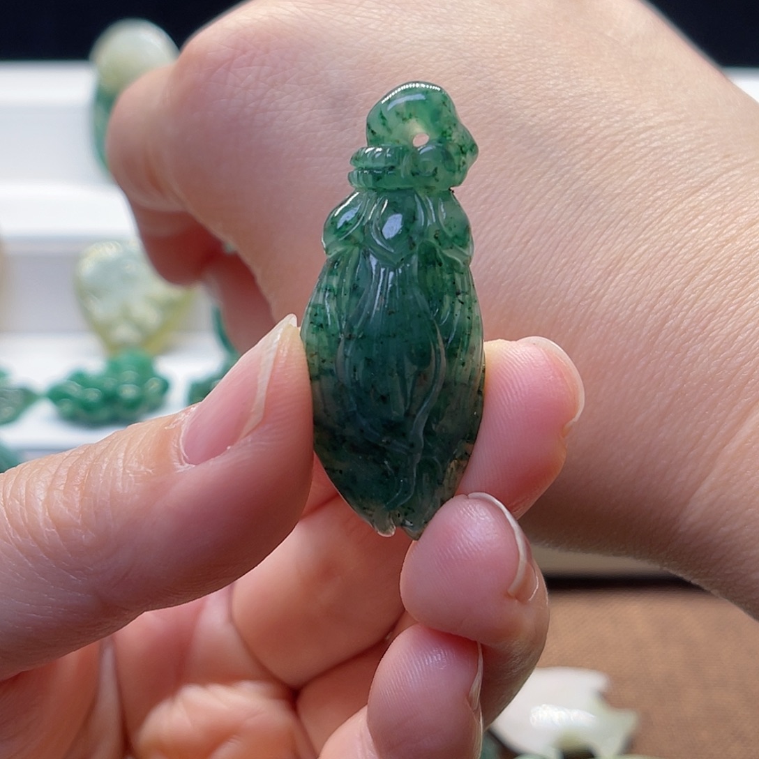 独山玉未镶嵌颈饰