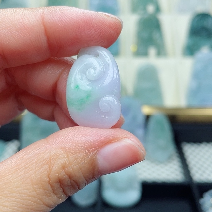 翡翠颈饰未镶嵌如意