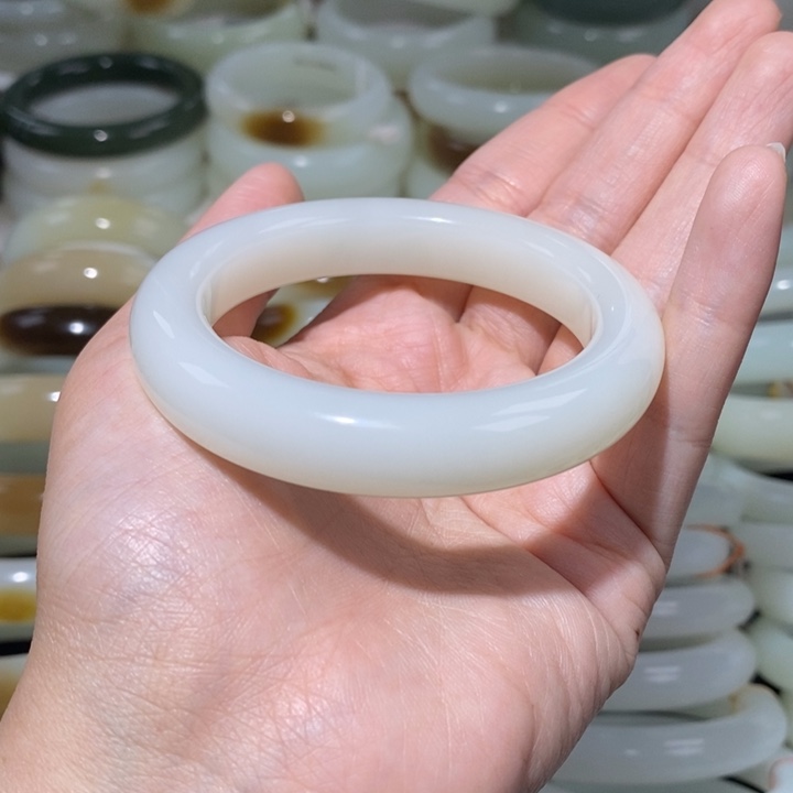 和田玉手镯未镶嵌羊脂白镯52