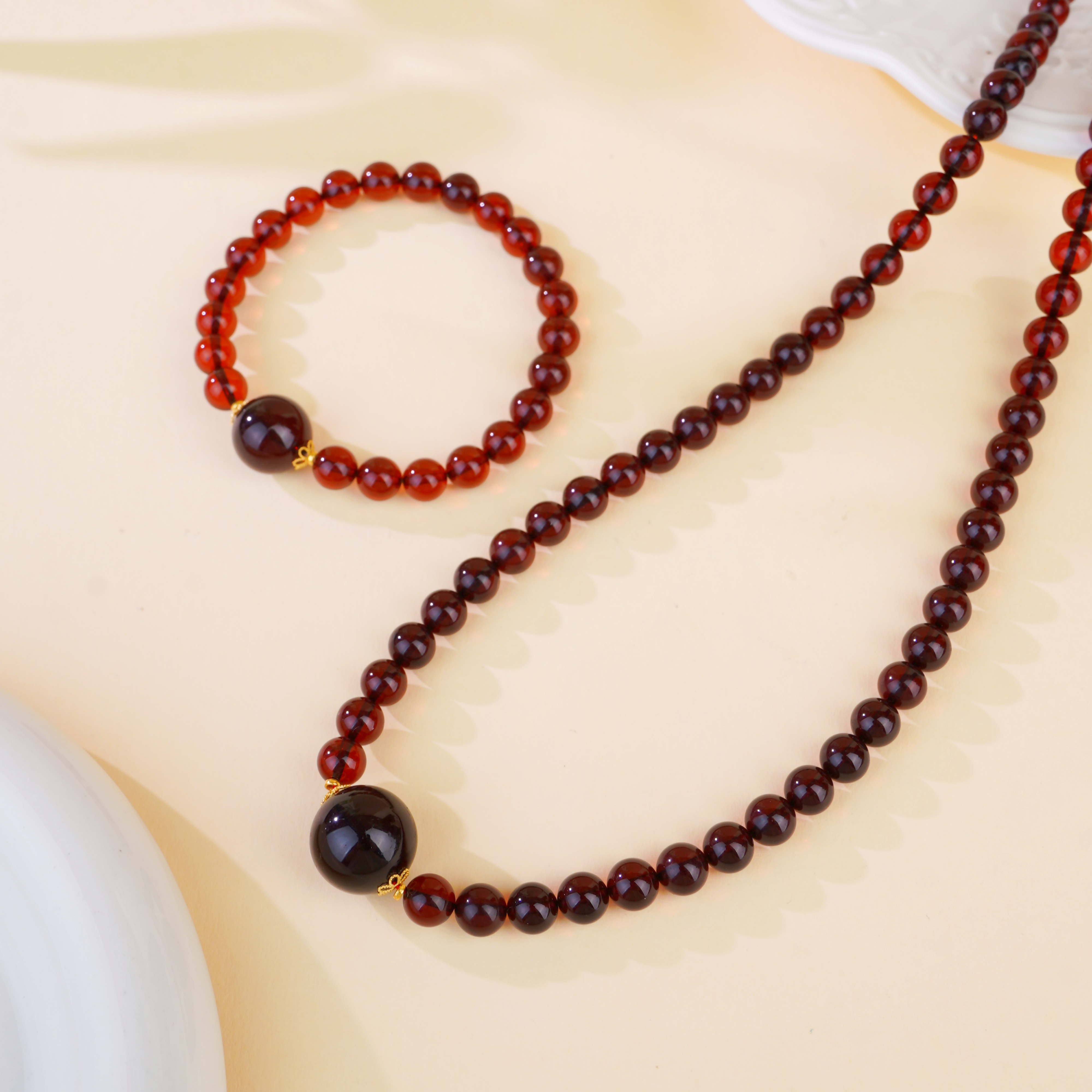 A02735琥珀血珀圆珠两件套多样性发一