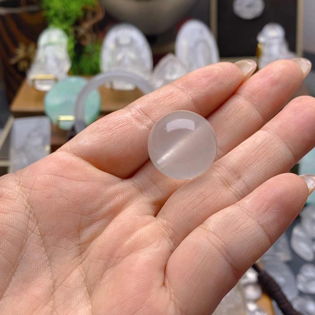 石英质玉颈饰未镶嵌?****头