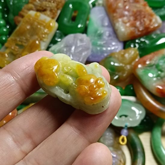 翡翠颈饰未镶嵌翡翠