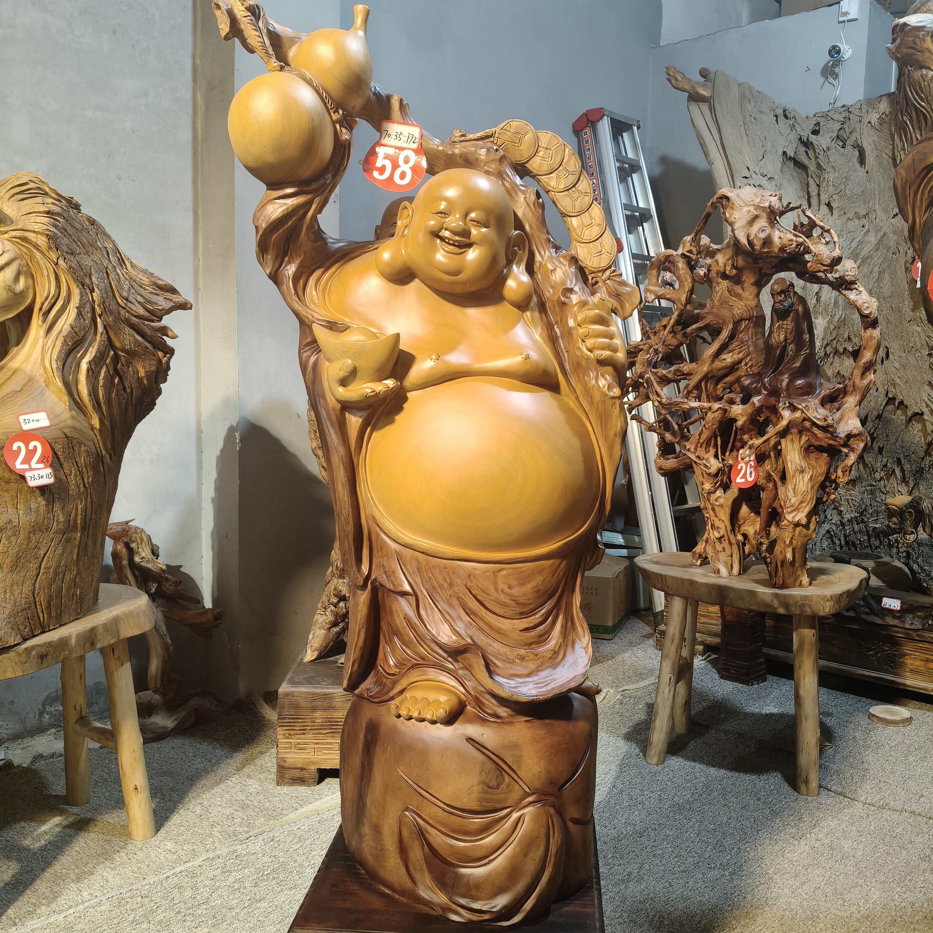 客厅店面实木雕刻招财纳福