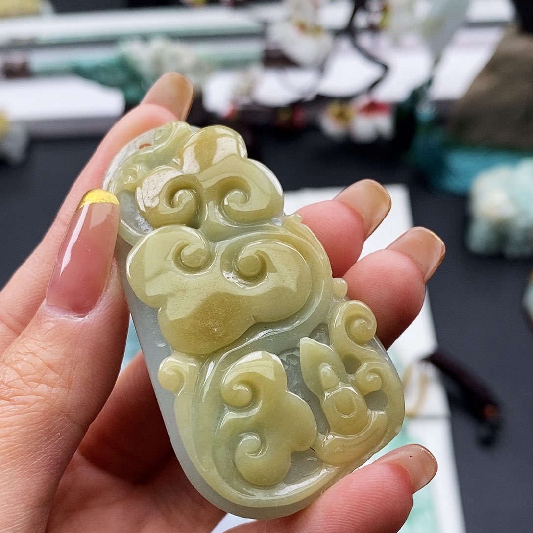 翡翠颈饰未镶嵌翡翠