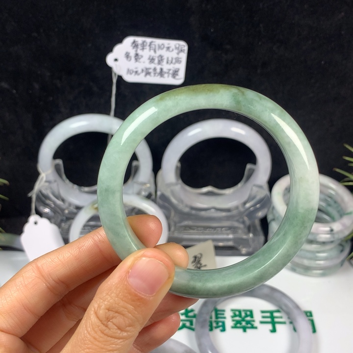 翡翠未镶嵌手镯39号。 55.9圈