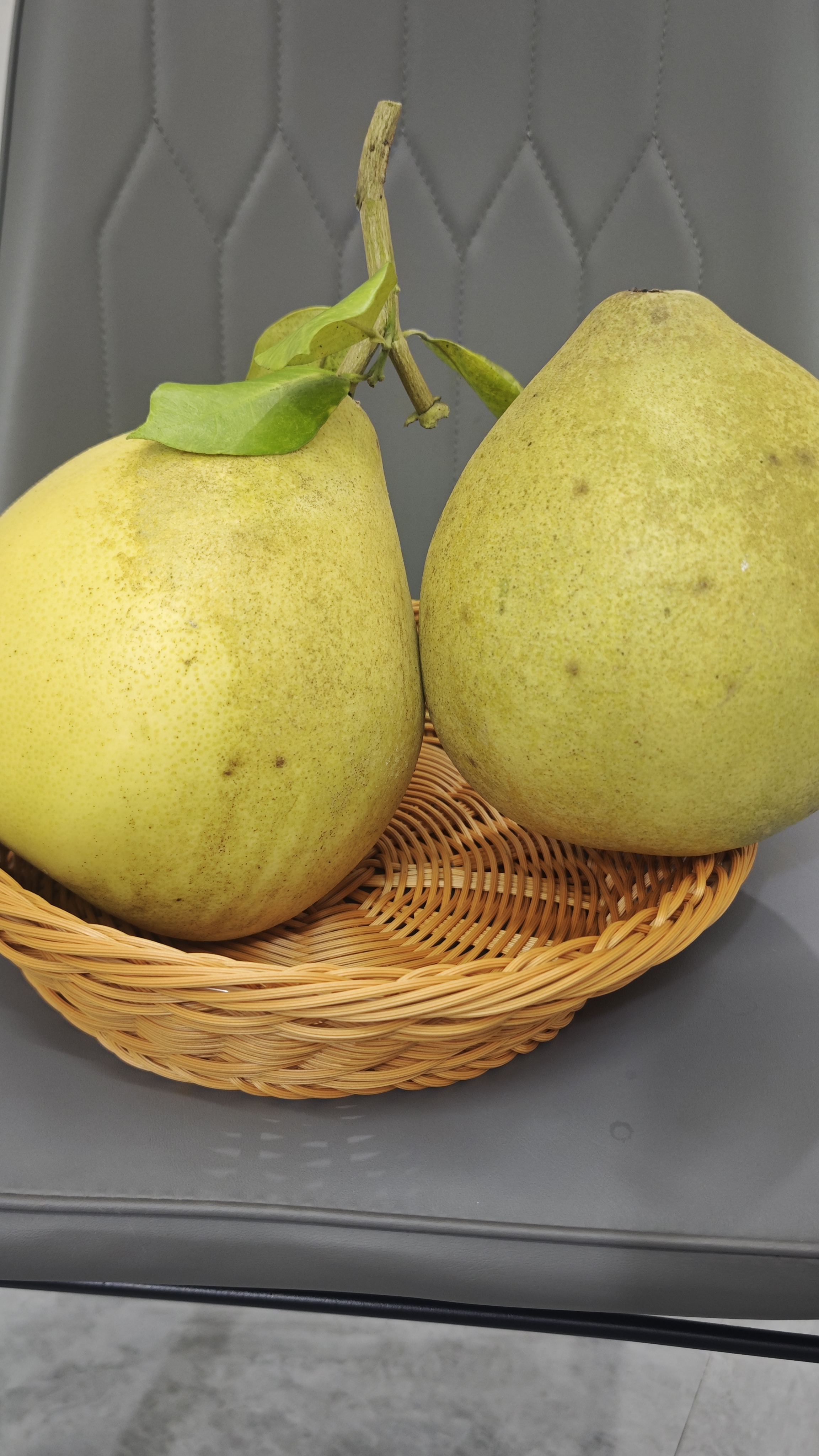 湖南湘西本地白心柚： 果肉白色，肉质细嫩，酸甜z汁多