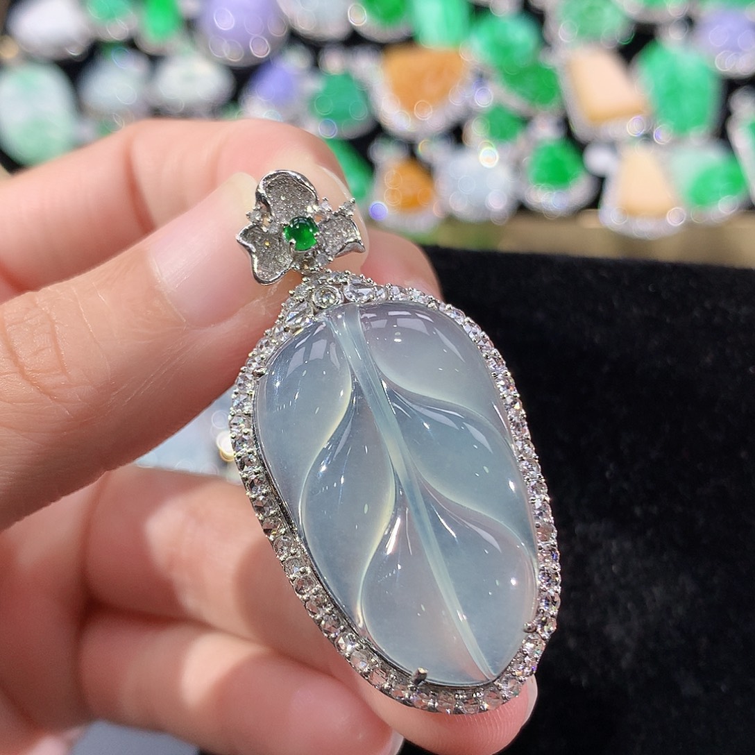 翡翠18K金镶嵌颈饰