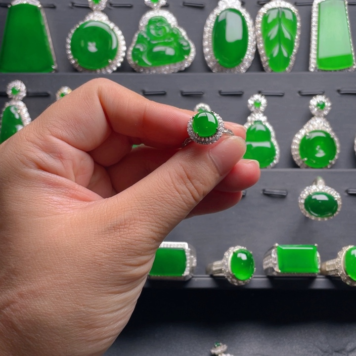 翡翠戒指银S925镶嵌翡翠戒指