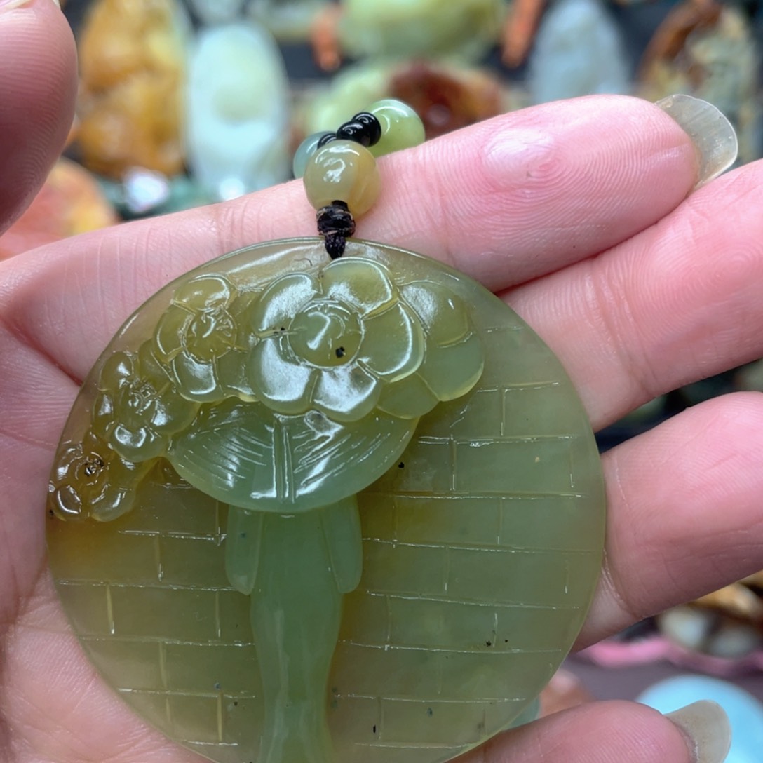蛇纹石玉颈饰未镶嵌