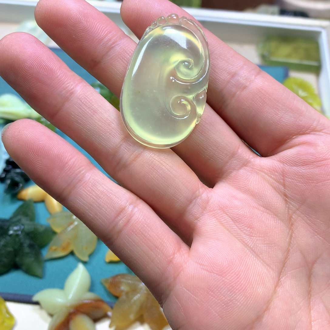 岫玉颈饰未镶嵌福贝