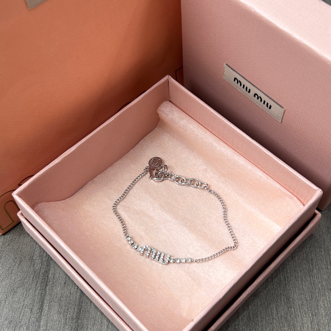 全新未使用 MIU MIU/缪缪 满镶钻石字母水晶手链 银色