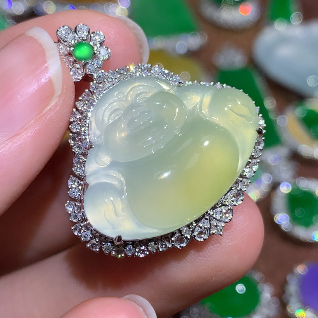 翡翠颈饰18K金镶嵌佛