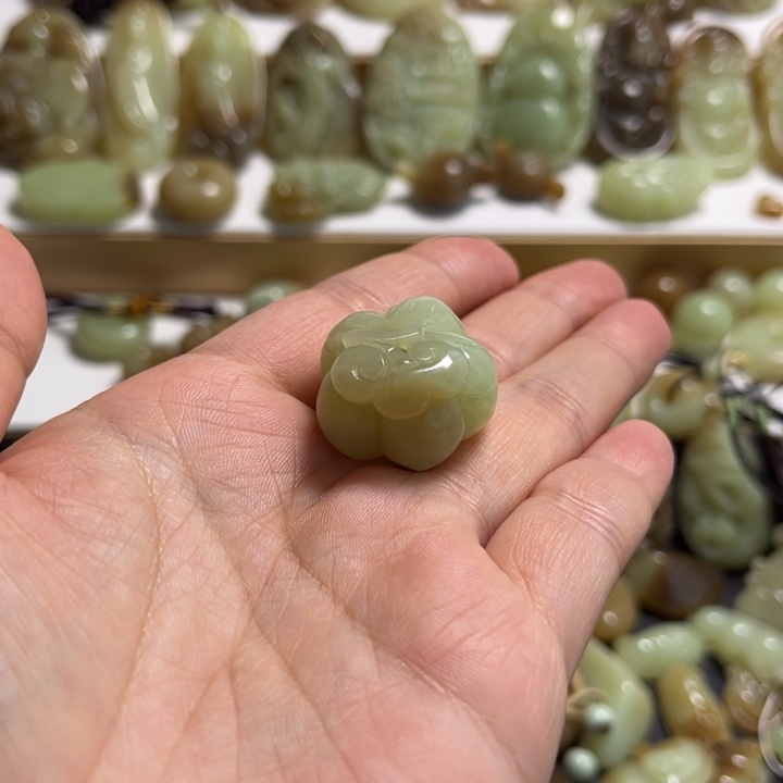 和田玉挂件未镶嵌胖**○