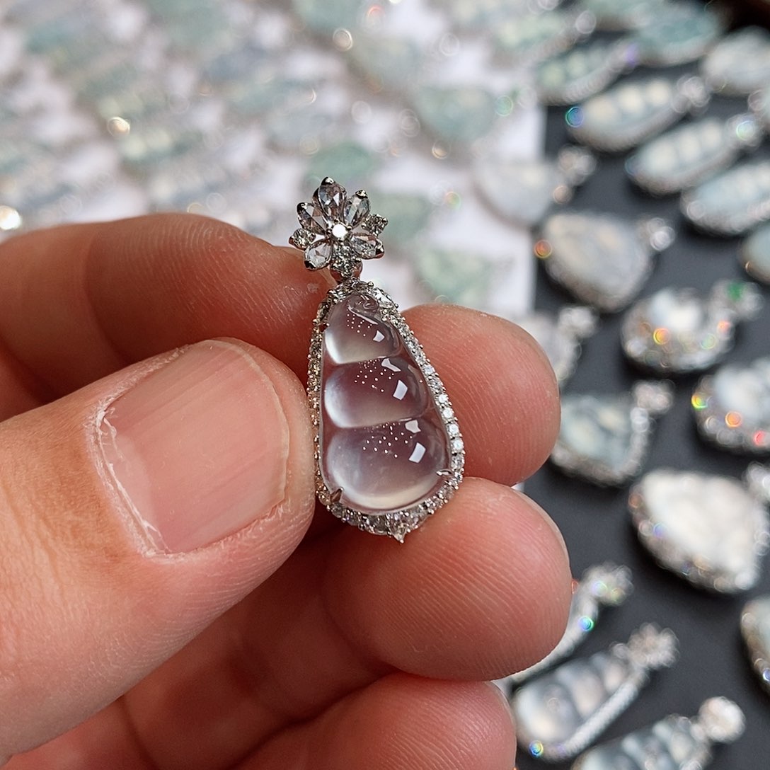 翡翠颈饰18K金镶嵌豆子