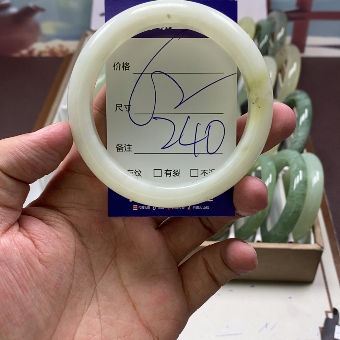 蛇纹石玉手镯未镶嵌