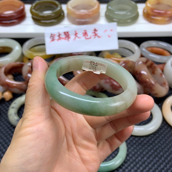 石英质玉未镶嵌手镯