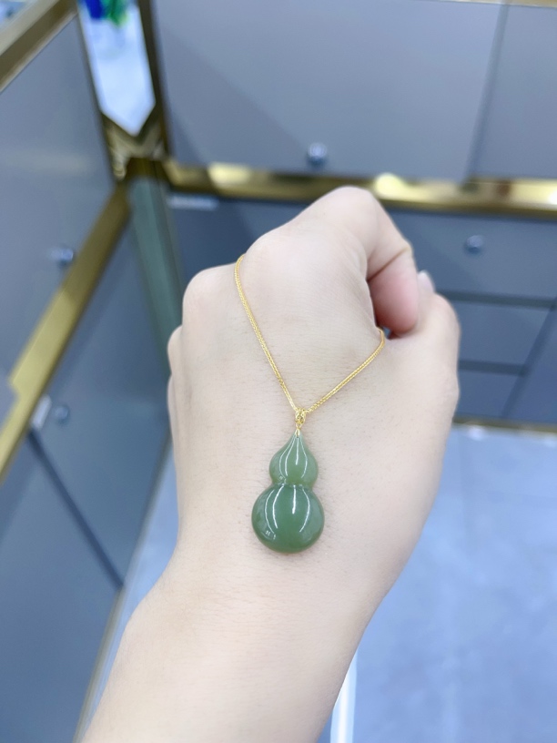 天然和田玉葫芦吊坠18k金镶嵌精美雕刻玉坠时尚