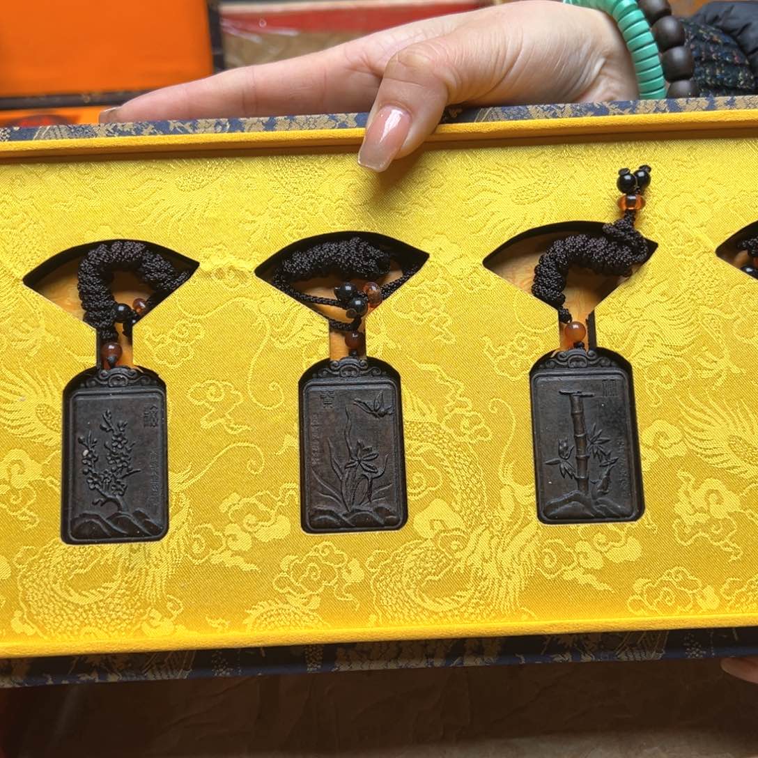 大叶紫檀（黑酸枝木类）