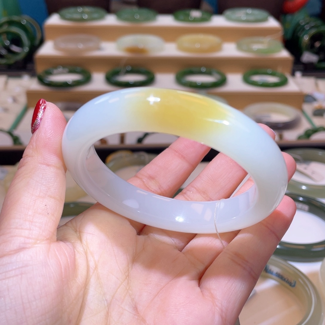 和田玉收藏级一口糖手镯56、57未镶嵌