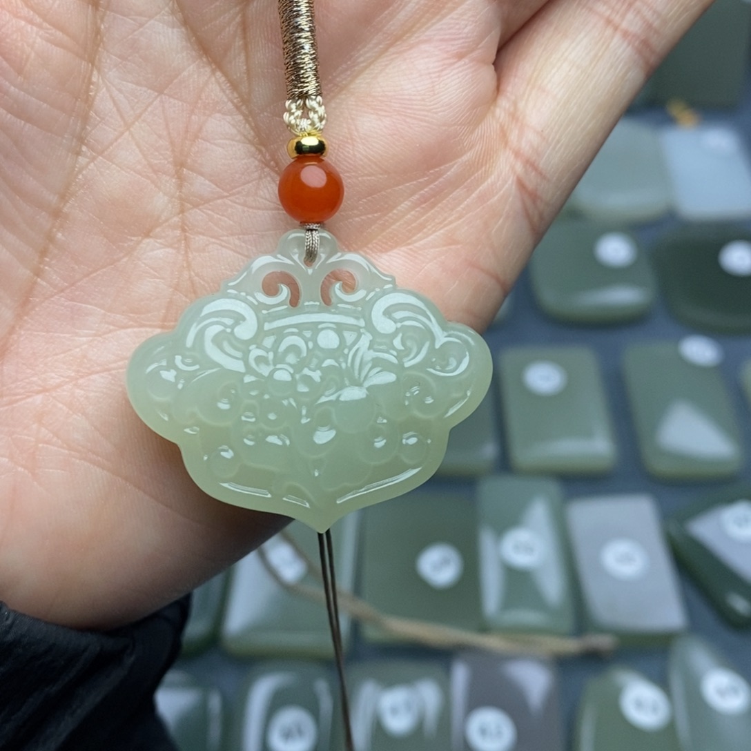 和田玉颈饰未镶嵌