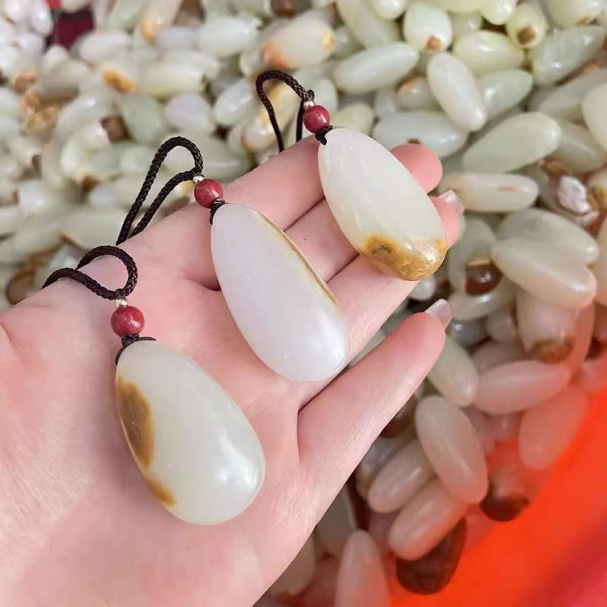 新疆戈壁产出精美小籽可雕刻