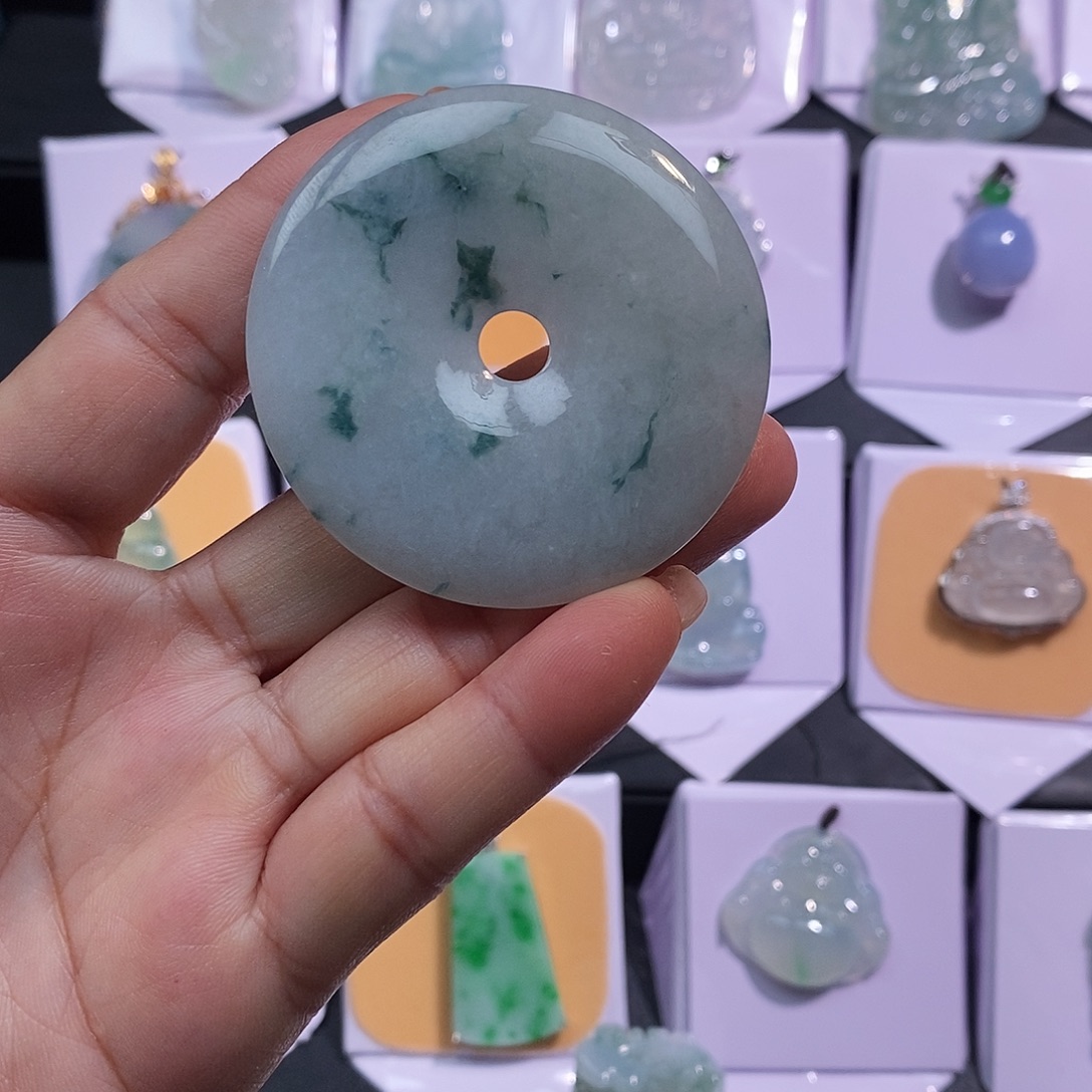 翡翠未镶嵌颈饰平安扣