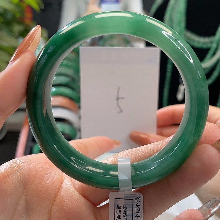 石英质玉手镯未镶嵌天然A货非洲翠手镯