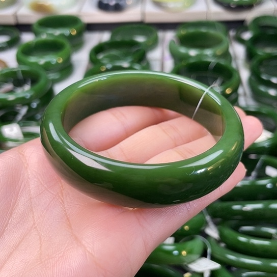 和田玉（碧玉）未镶嵌手镯