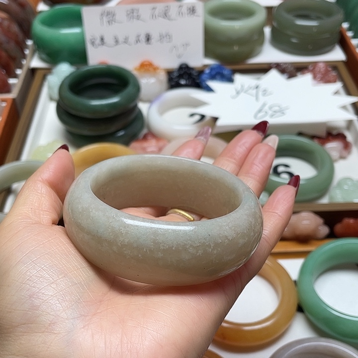 石英质玉（非洲翠）合金手镯