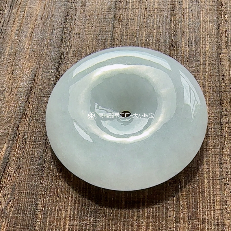 大小珠宝细糯种淡青色天然翡翠平安扣吊坠尺寸约30*6mm多样性发一