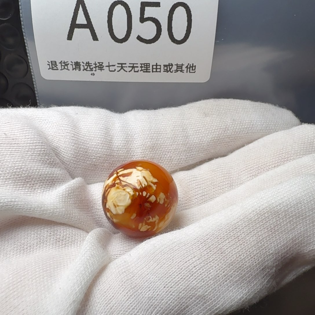 琥珀裸石未镶嵌云*琥珀蜜蜡