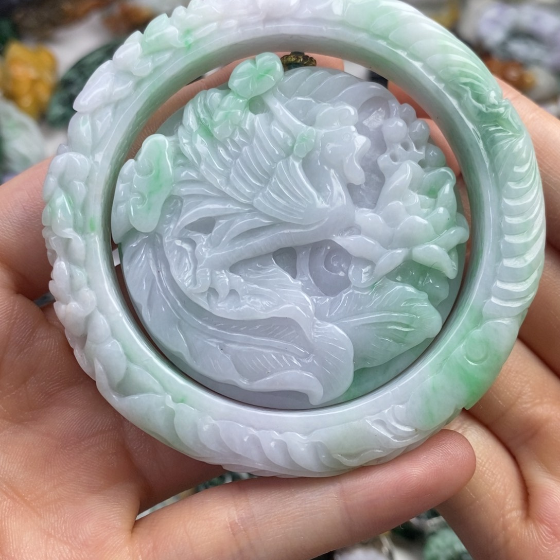 翡翠未镶嵌颈饰爱***释