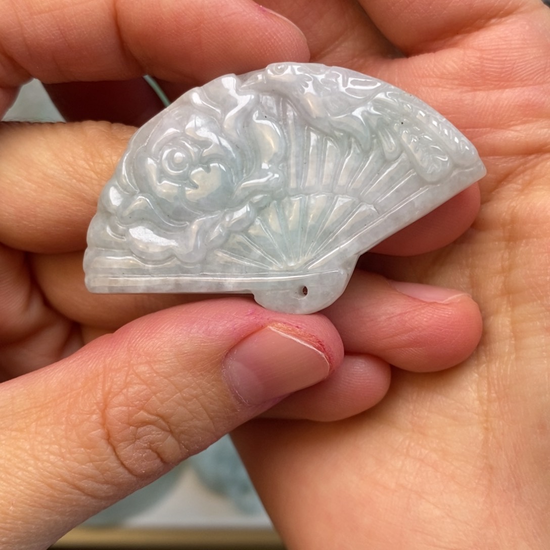 翡翠颈饰未镶嵌扇子