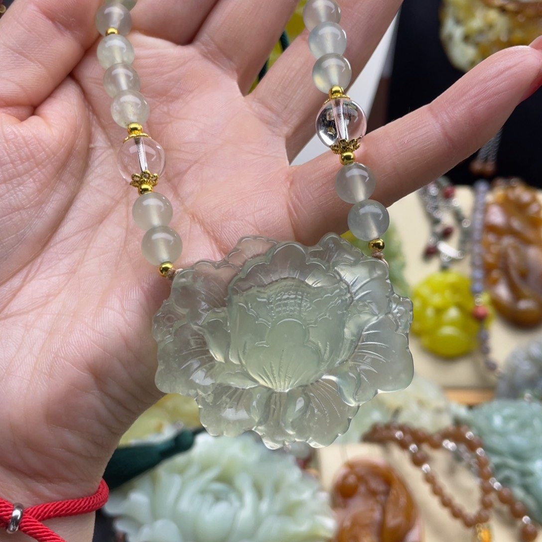 未镶嵌蛇纹石玉颈饰