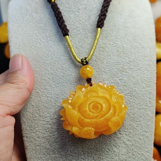 未镶嵌吊坠(赠链)蜜蜡