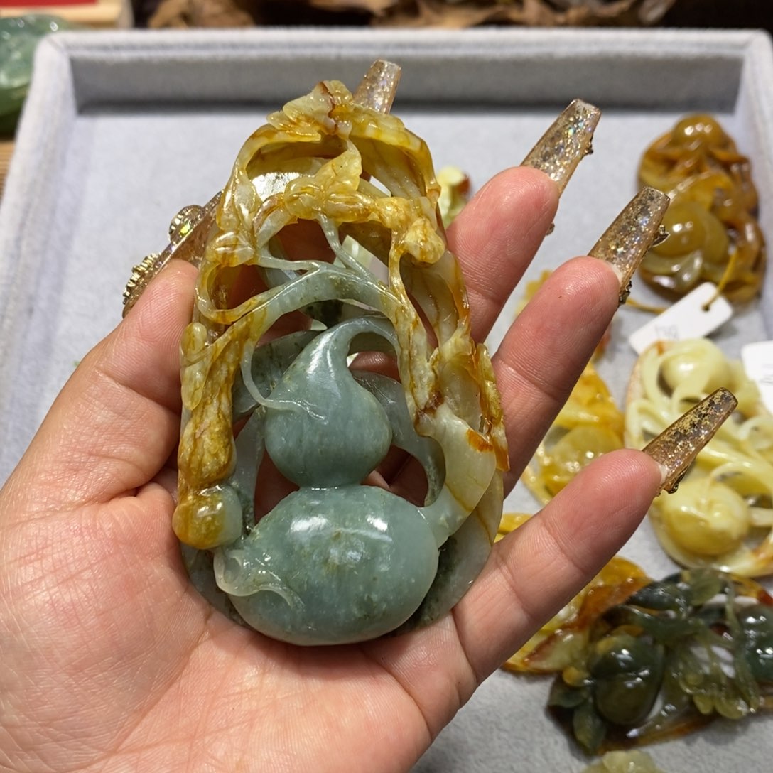 蛇纹石玉颈饰未镶嵌兰*