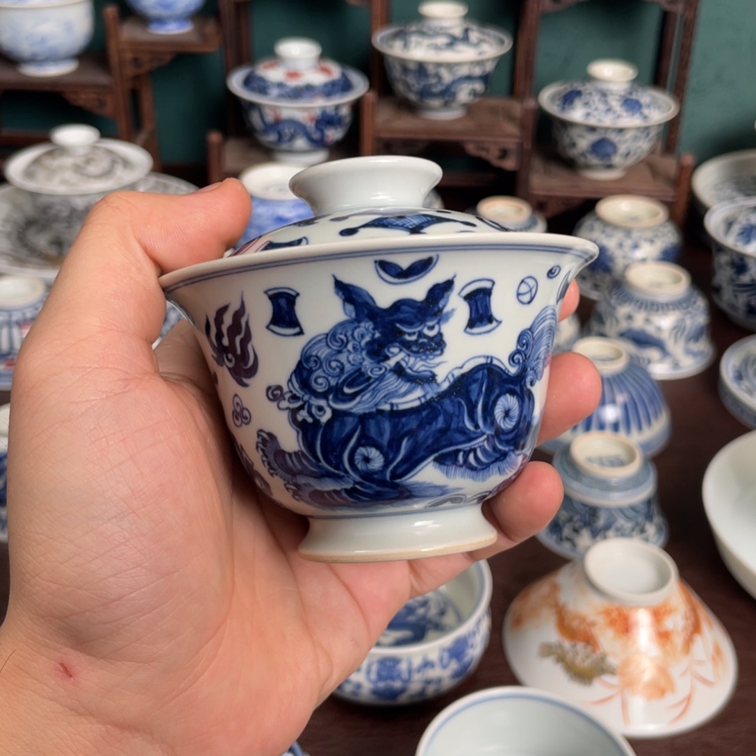 青花杂宝狮子盖碗