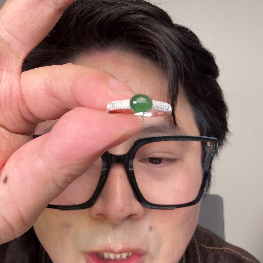 翡翠18K金镶嵌颈饰一件