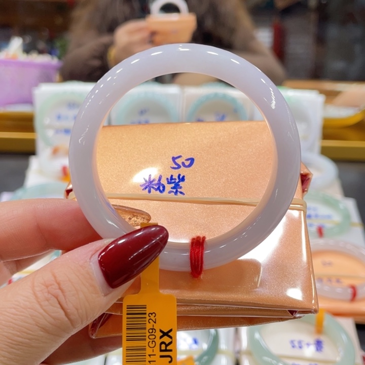 翡翠手镯未镶嵌翡翠