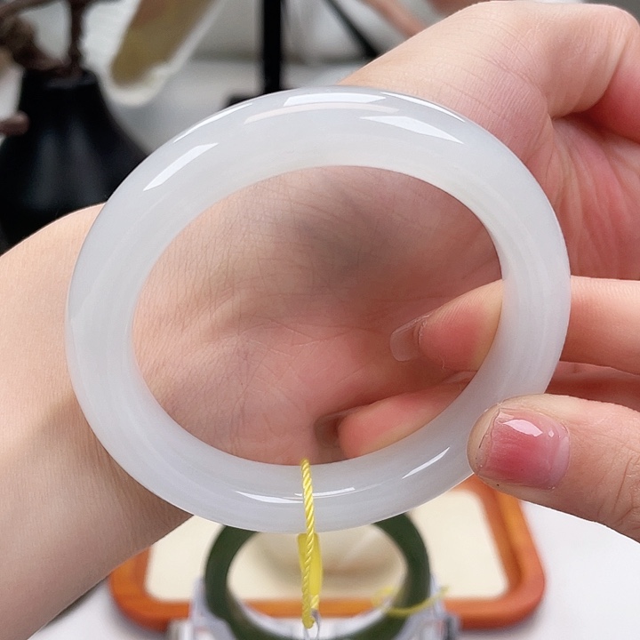 和田玉手镯57未镶嵌